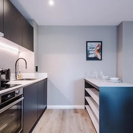 Apartment Premium 3 Bed Centre - Free Parking *