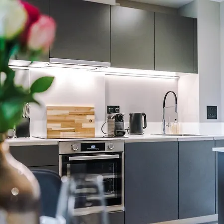 Premium 3 Bed Centre - Free Parking Apartment