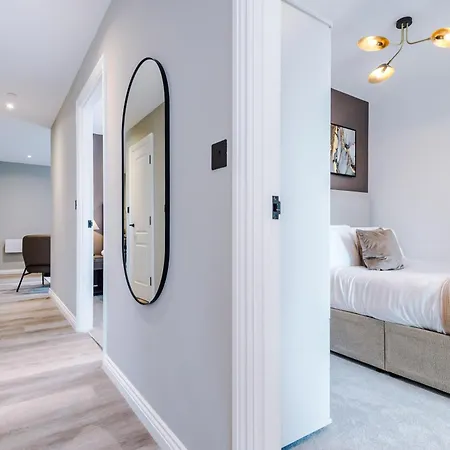 Premium 3 Bed Centre - Free Parking Apartment *