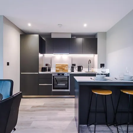 Premium 3 Bed Centre - Free Parking Apartment *