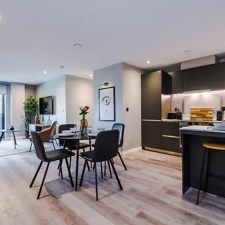 Premium 3 Bed Centre - Free Parking Apartment Leeds (West Yorkshire)