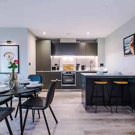 Premium 3 Bed Centre - Free Parking *