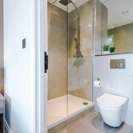 Premium 3 Bed Centre - Free Parking Apartment *