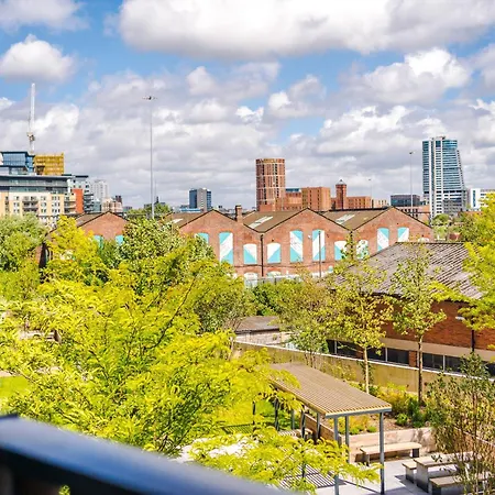 Premium 3 Bed Centre - Free Parking Apartment *