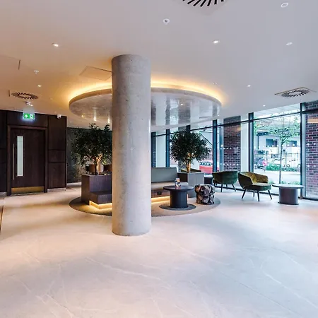 Premium 3 Bed Centre - Free Parking リーズ