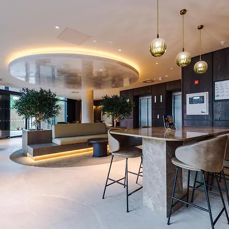 Premium 3 Bed Centre - Free Parking *