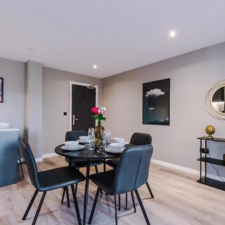 Premium 3 Bed Centre - Free Parking *