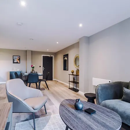 Premium 3 Bed Centre - Free Parking *