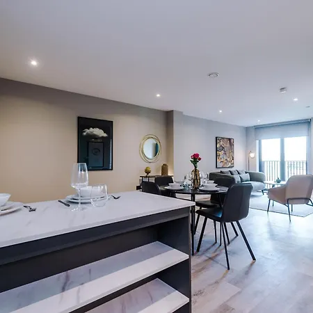 Premium 3 Bed Centre - Free Parking * Leeds (West Yorkshire)