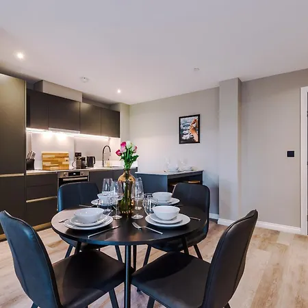 Premium 3 Bed Centre - Free Parking