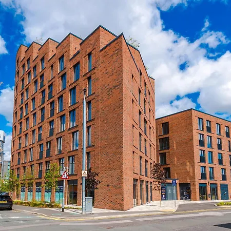 Premium 3 Bed Centre - Free Parking *