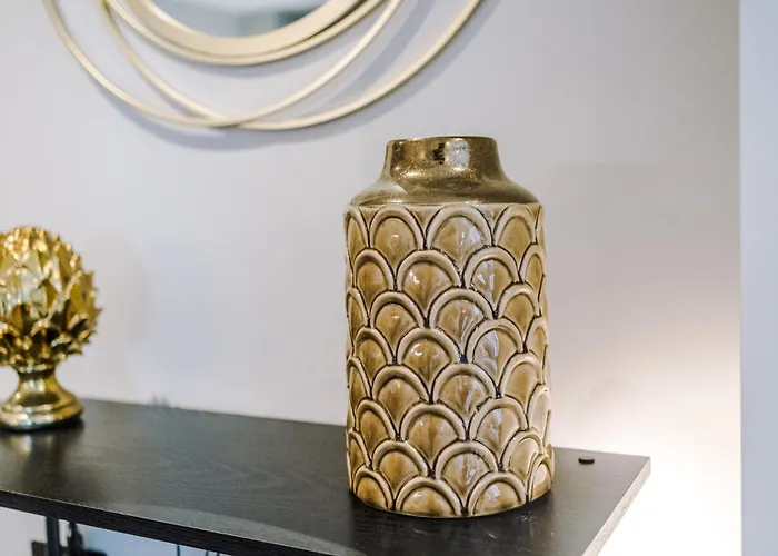 Premium 3 Bed Centre - Free Parking Apartment