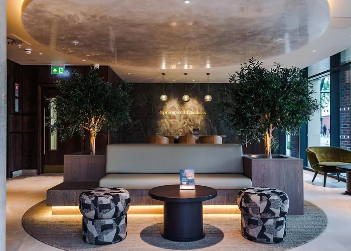 Premium 3 Bed Centre - Free Parking *