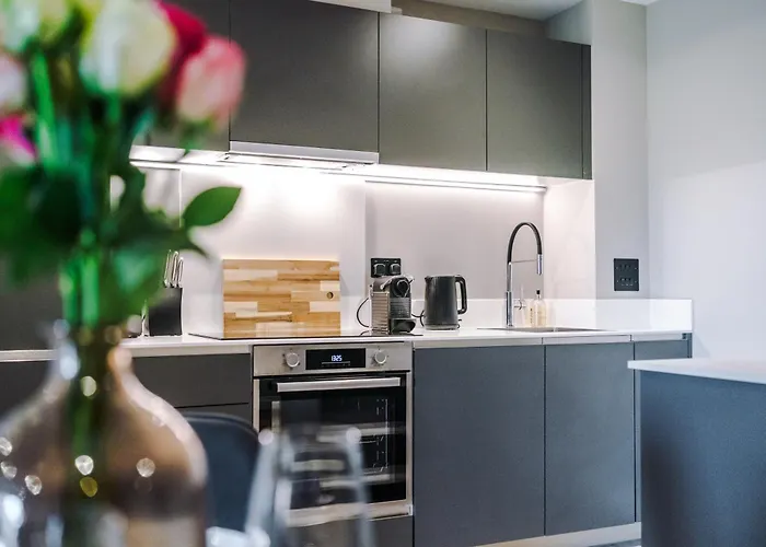 Premium 3 Bed Centre - Free Parking Apartment