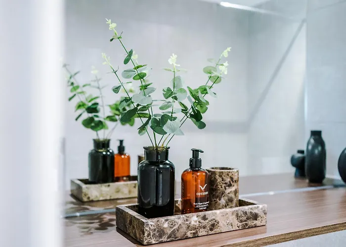 Premium 3 Bed Centre - Free Parking *