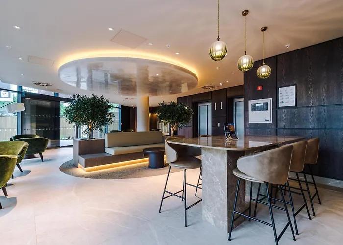 Premium 3 Bed Centre - Free Parking *