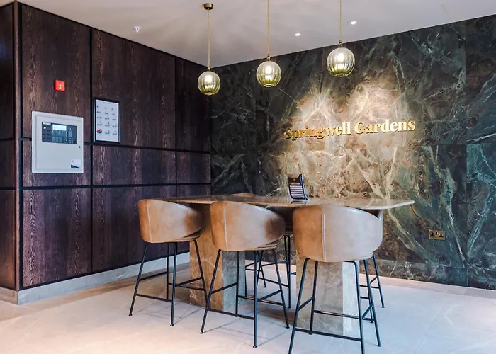 Premium 3 Bed Centre - Free Parking Apartment Leeds (West Yorkshire)