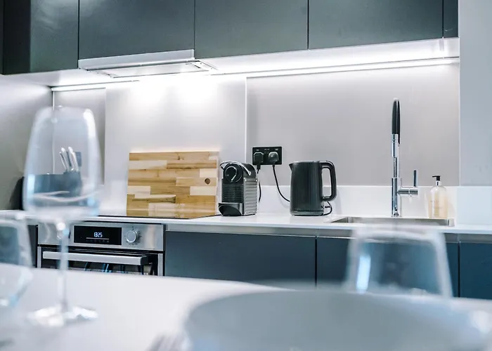 Premium 3 Bed Centre - Free Parking *