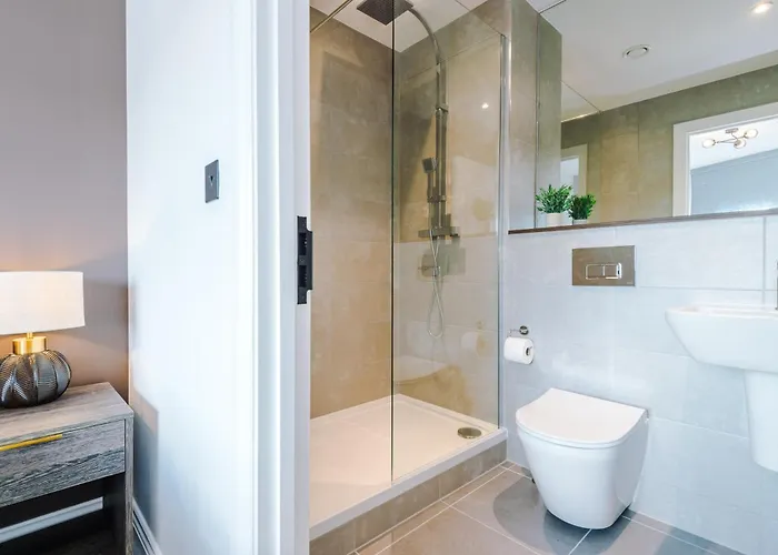 Premium 3 Bed Centre - Free Parking Apartment *