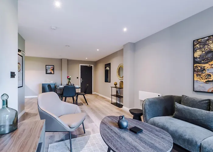 Premium 3 Bed Centre - Free Parking *