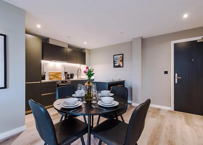 Premium 3 Bed Centre - Free Parking