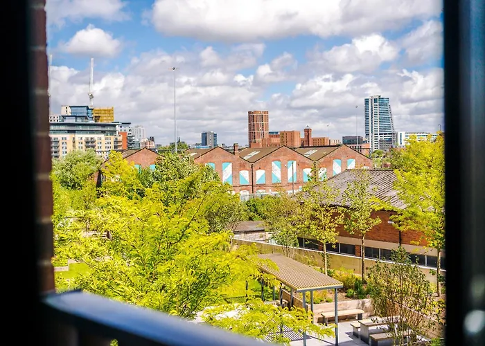 Premium 3 Bed Centre - Free Parking Apartment *