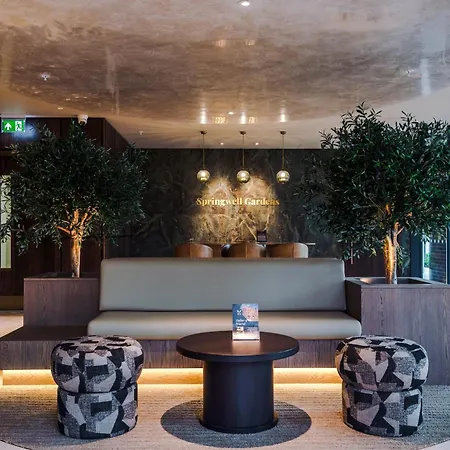 Premium 3 Bed Centre - Free Parking *