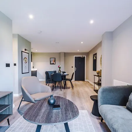 Premium 3 Bed Centre - Free Parking *