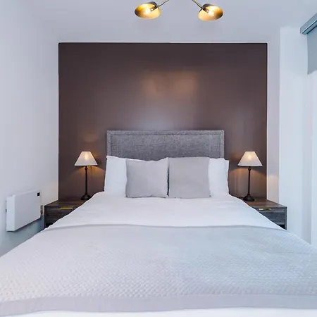 Premium 3 Bed Centre - Free Parking * Leeds (West Yorkshire)