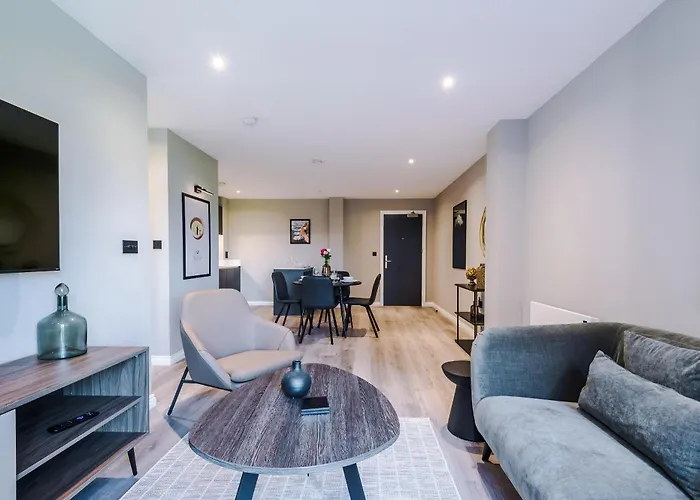 Premium 3 Bed Centre - Free Parking *