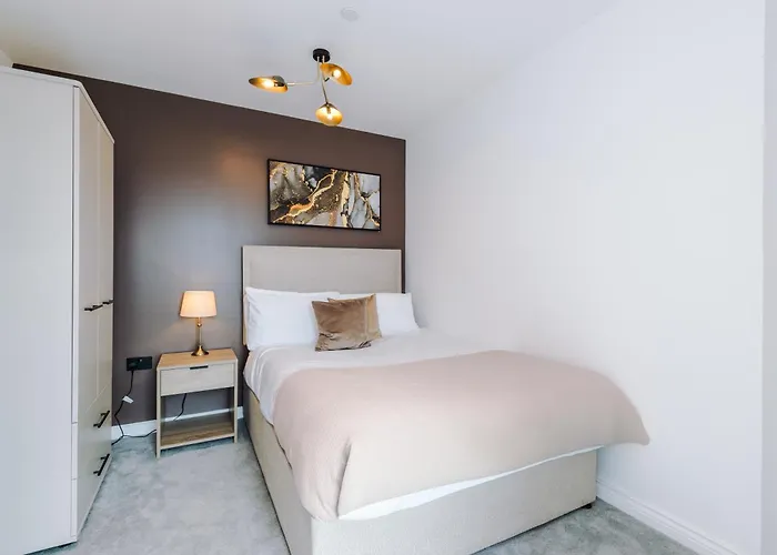 Premium 3 Bed Centre - Free Parking